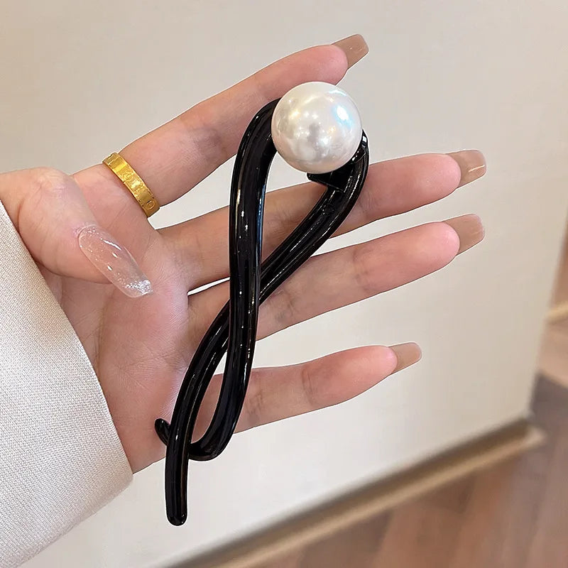 Grampo de cabelo elegante com torção – contas de acrílico e design de pérolas artificiais, acessório de cabelo feminino estiloso